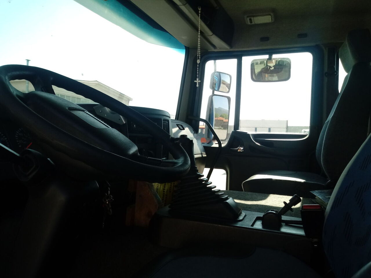 Camión caja cerrada Volvo FL6.250: foto 9