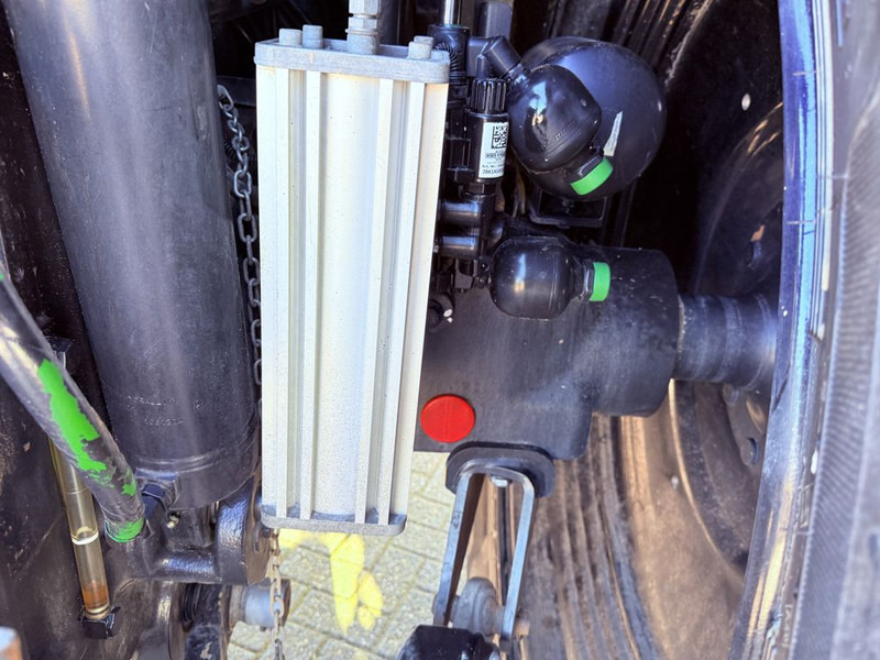 Tractor John Deere 6175R Premium Cab Black Edition: foto 10