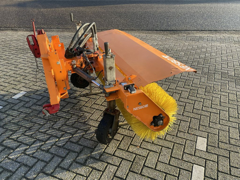 Nesbo Veegmachine HF1600S - Barredora cucharón para Vehículo municipal: foto 5 Nesbo Veegmachine HF1600S - Barredora cucharón para Vehículo municipal: foto 5
