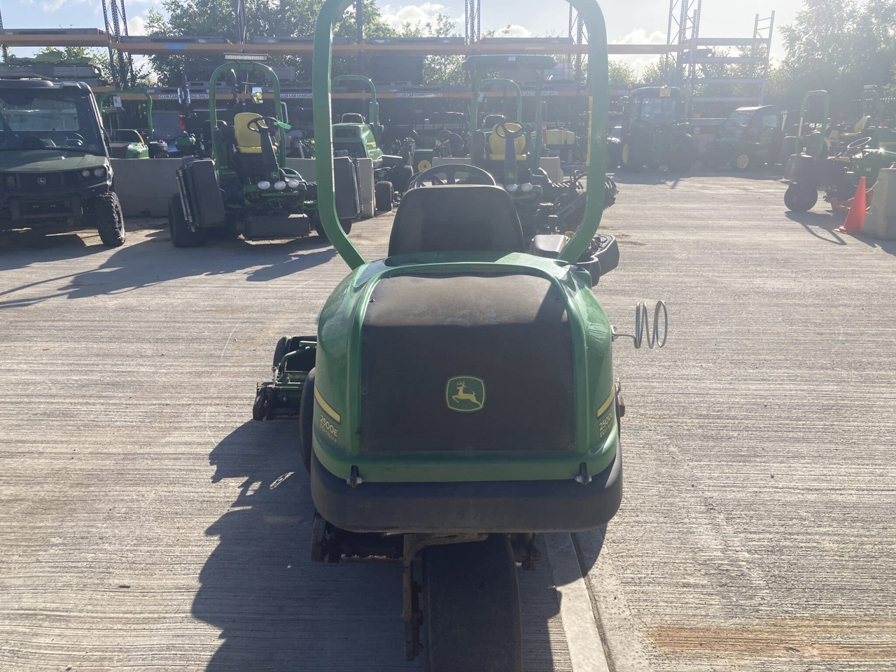 John Deere 2500EH greens triple mower - Cortacésped: foto 4 John Deere 2500EH greens triple mower - Cortacésped: foto 4