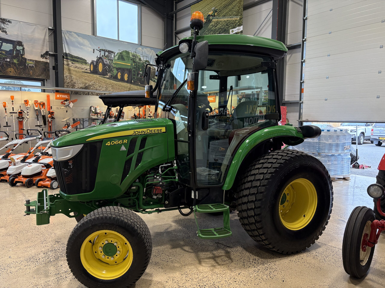 John Deere 4066R Compact Tractor - Mini tractor: foto 3 John Deere 4066R Compact Tractor - Mini tractor: foto 3