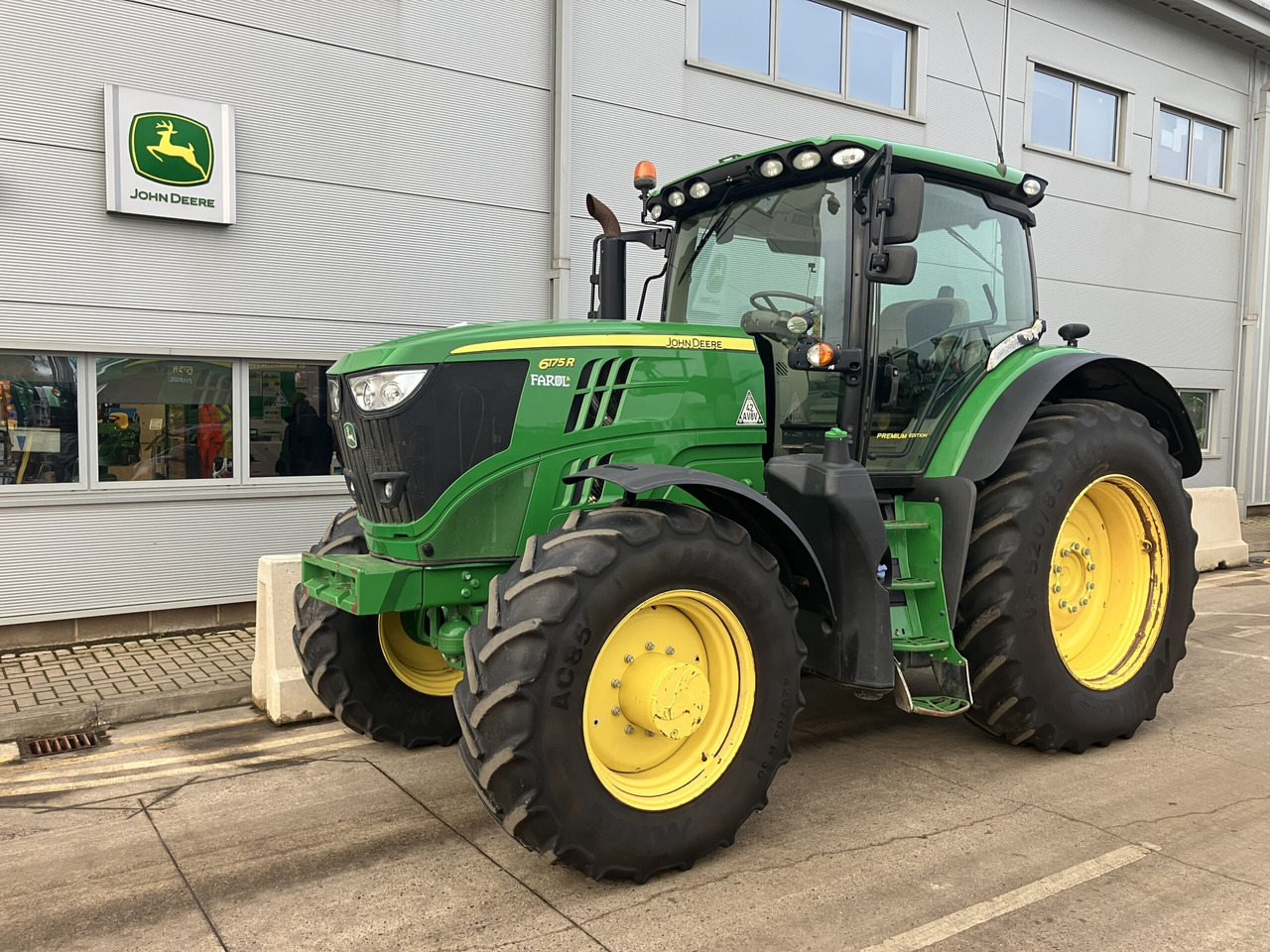 John Deere 6175R - Tractor: foto 1 John Deere 6175R - Tractor: foto 1