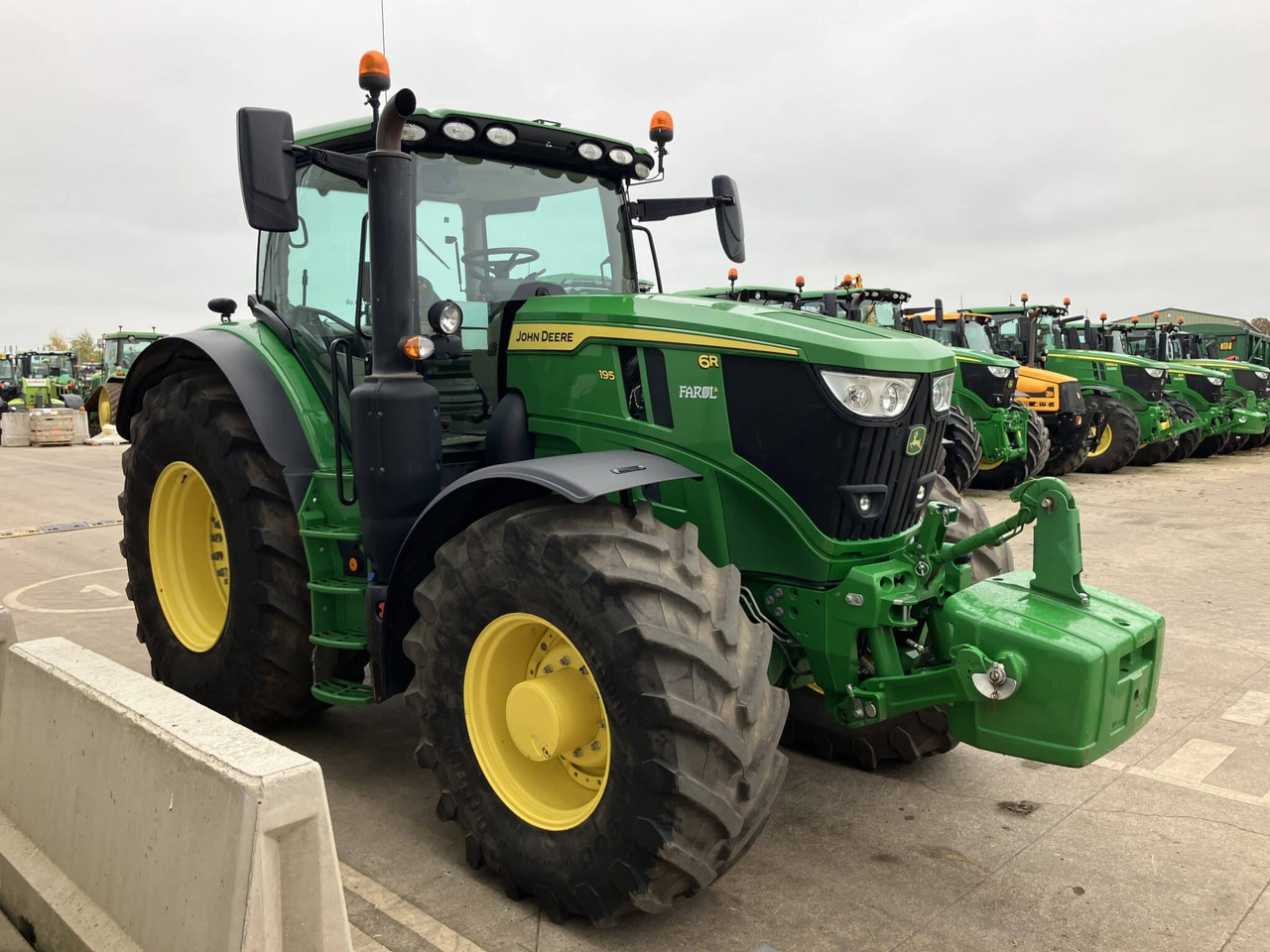 John Deere 6R 195 - Tractor: foto 5 John Deere 6R 195 - Tractor: foto 5