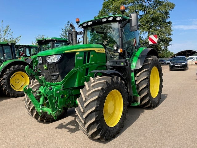 John Deere 6R 195 - Tractor: foto 1 John Deere 6R 195 - Tractor: foto 1