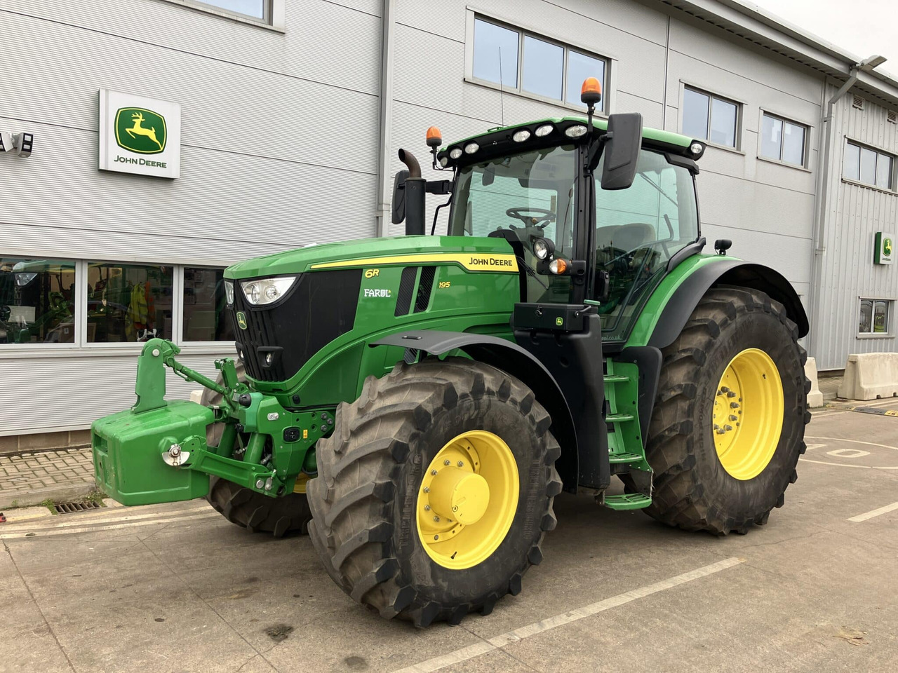 John Deere 6R 195 - Tractor: foto 1 John Deere 6R 195 - Tractor: foto 1