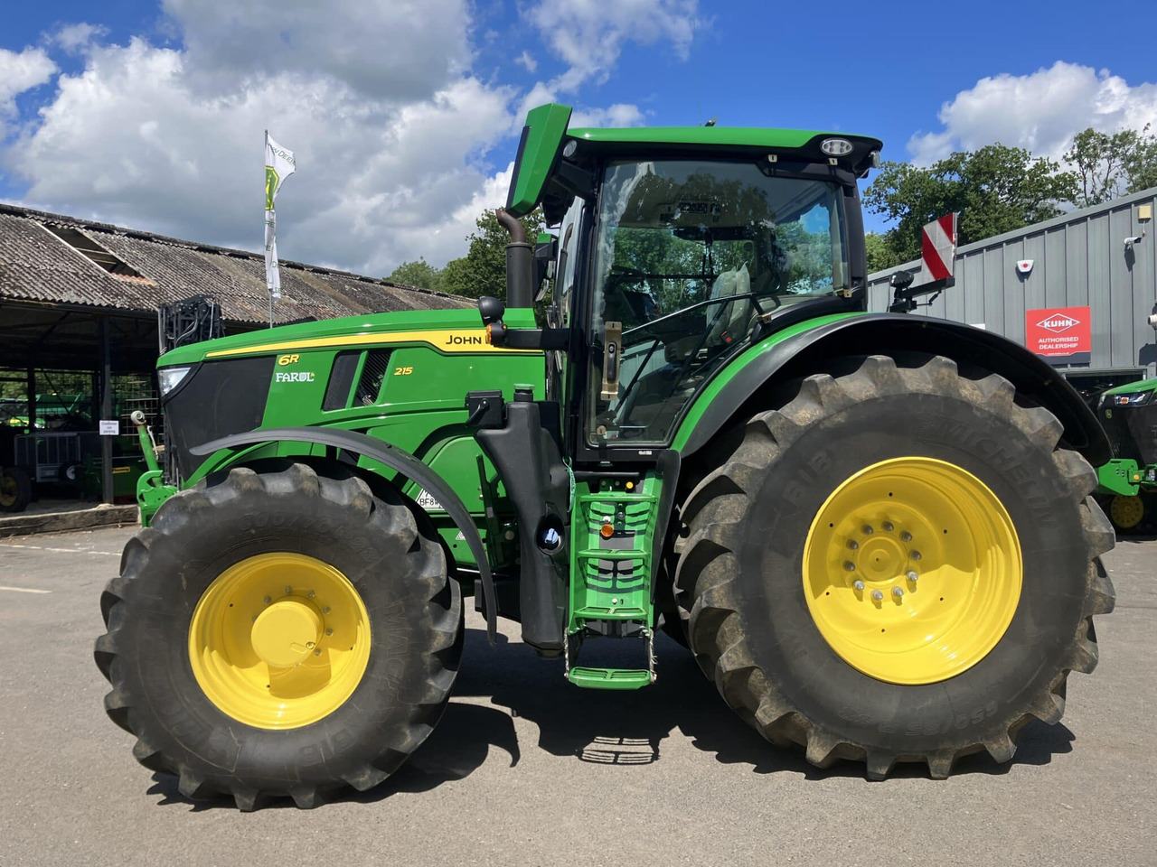 John Deere 6R 215 - Tractor: foto 2 John Deere 6R 215 - Tractor: foto 2