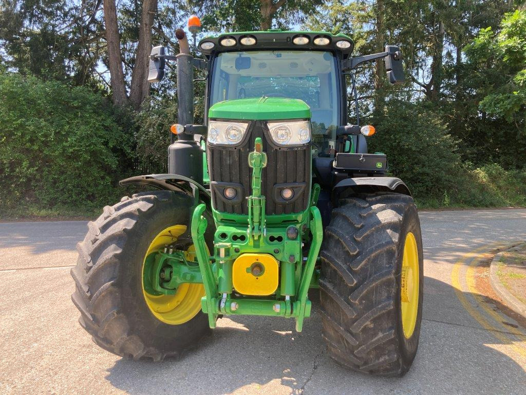 John Deere 6R 215 - Tractor: foto 1 John Deere 6R 215 - Tractor: foto 1