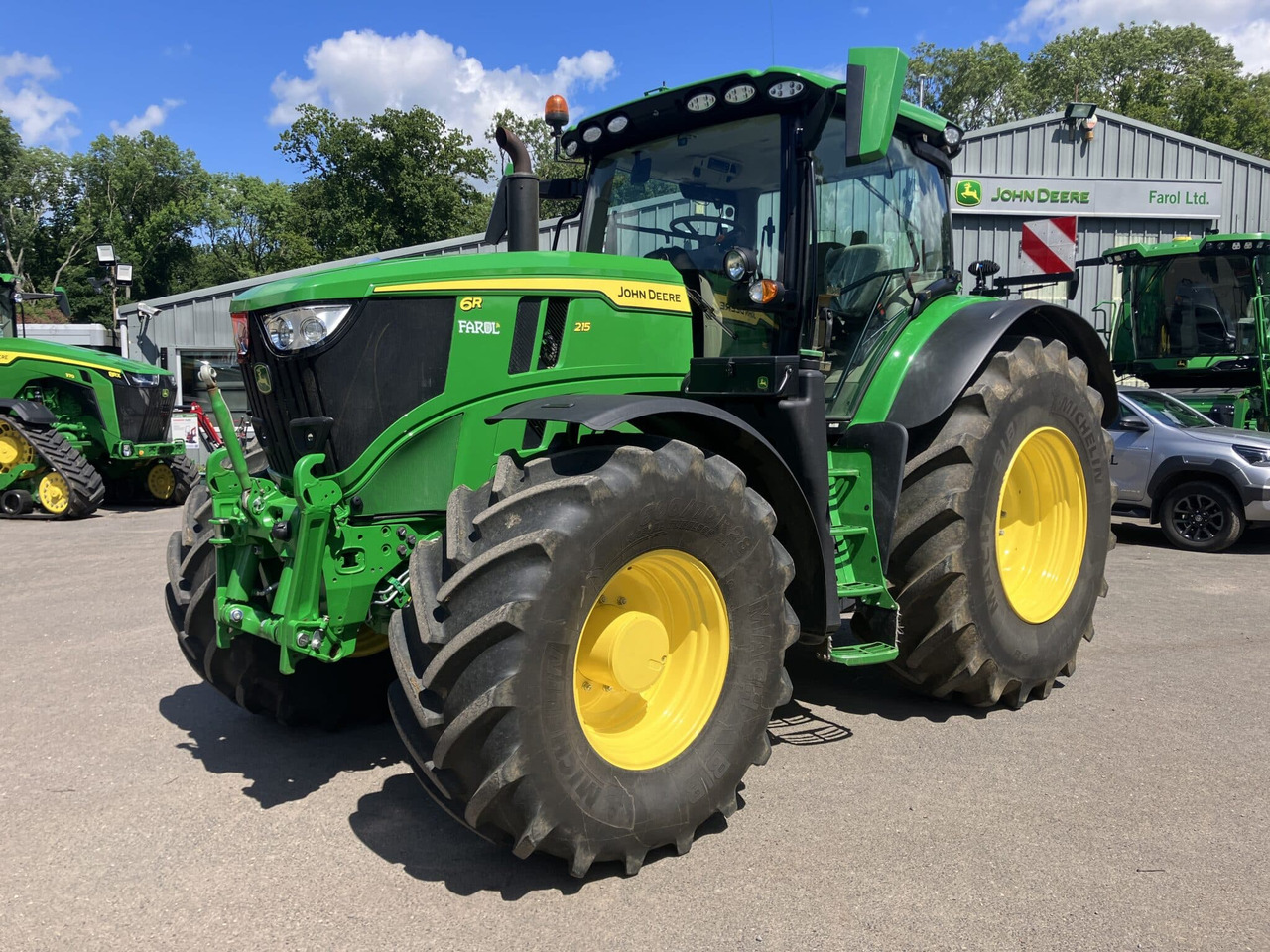 John Deere 6R 215 - Tractor: foto 1 John Deere 6R 215 - Tractor: foto 1