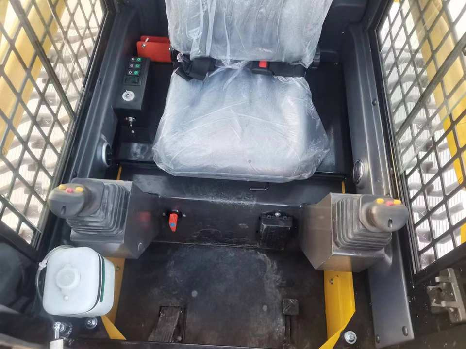 Original CATERPILLAR Loader 277D Used Multi Terrain Loader 277D Loaders for Hot Sale - Minicargadora de cadenas: foto 4 Original CATERPILLAR Loader 277D Used Multi Terrain Loader 277D Loaders for Hot Sale - Minicargadora de cadenas: foto 4