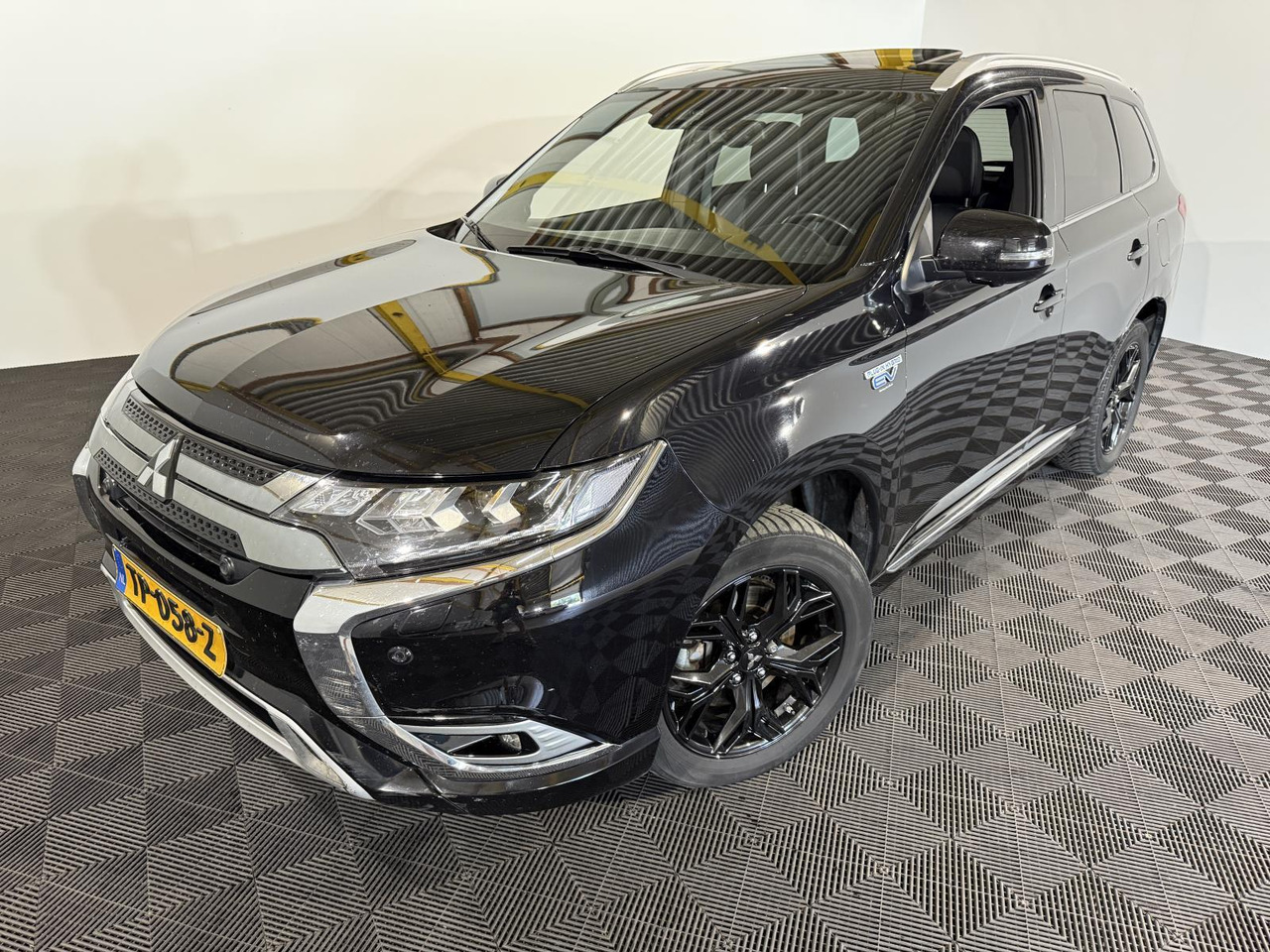 Mitsubishi Outlander2.4 PHEV Instyle | 2018 | 246.662 km | TP-058-Z - SUV/ Todoterreno: foto 1 Mitsubishi Outlander2.4 PHEV Instyle | 2018 | 246.662 km | TP-058-Z - SUV/ Todoterreno: foto 1