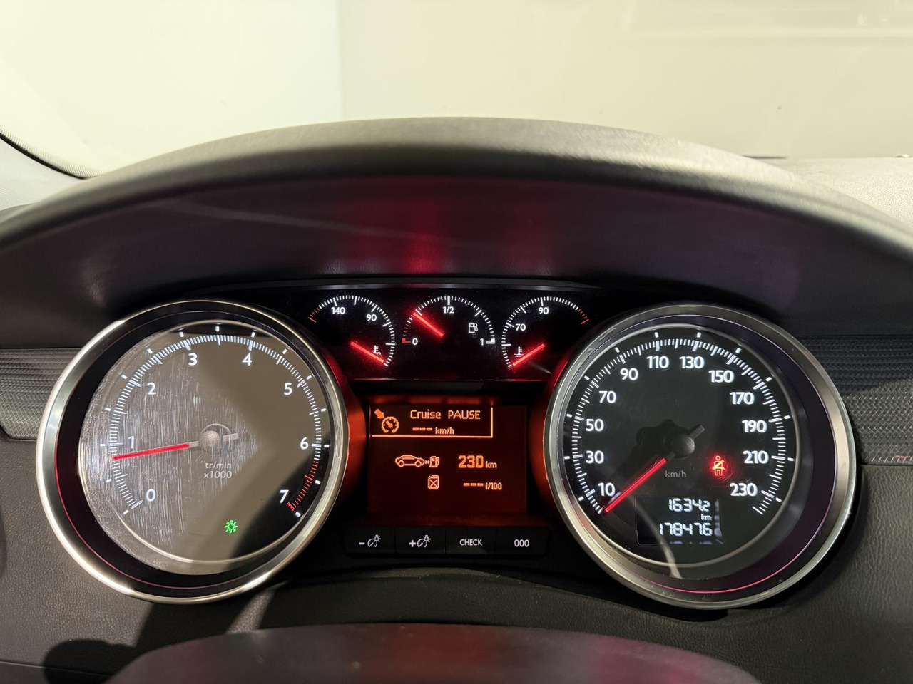 Peugeot | 508 SW | 1.6 THP Active | 2011 | 178.476 km | 36RVZ7 | Logisch - Coche: foto 5 Peugeot | 508 SW | 1.6 THP Active | 2011 | 178.476 km | 36RVZ7 | Logisch - Coche: foto 5