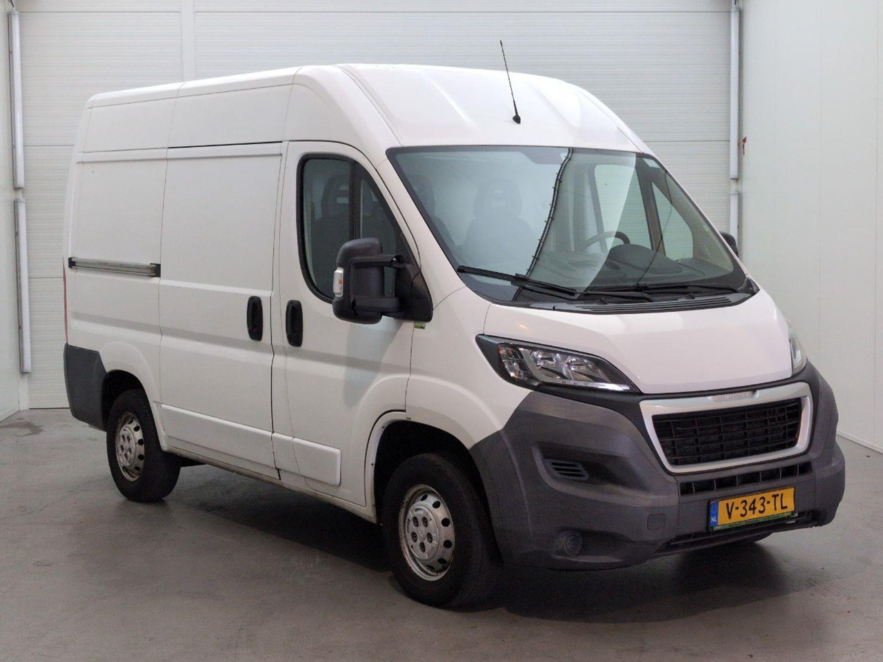 Peugeot Boxer 330 2.2 HDI L1H1 XR | 2014 | 218.267 km | V343TL | NAP: Geen oordeel - Furgón: foto 2 Peugeot Boxer 330 2.2 HDI L1H1 XR | 2014 | 218.267 km | V343TL | NAP: Geen oordeel - Furgón: foto 2