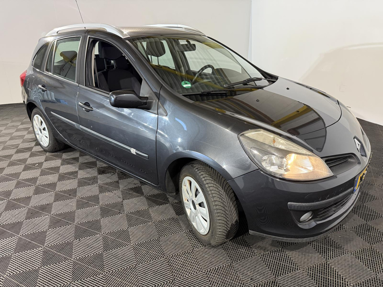 Renault | Clio Estate | 1.2-16V Special Line | 2009 | 172.146 km | XL223S | Geen oordeel - Coche: foto 3 Renault | Clio Estate | 1.2-16V Special Line | 2009 | 172.146 km | XL223S | Geen oordeel - Coche: foto 3