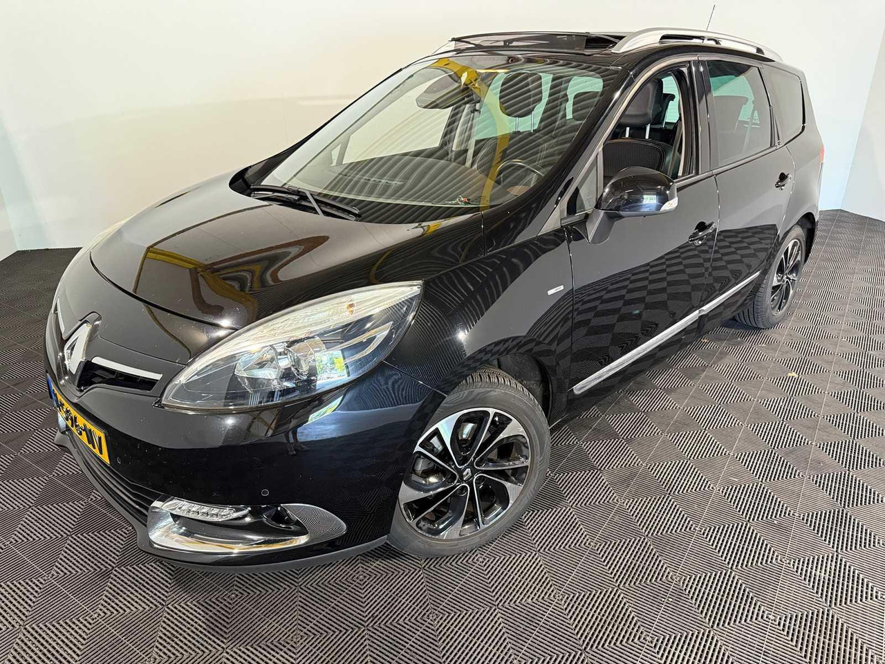 Renault Grand Scénic 1.2 Tce Bose | 2016 | 118.319 km | H-596-NV - Coche: foto 1 Renault Grand Scénic 1.2 Tce Bose | 2016 | 118.319 km | H-596-NV - Coche: foto 1