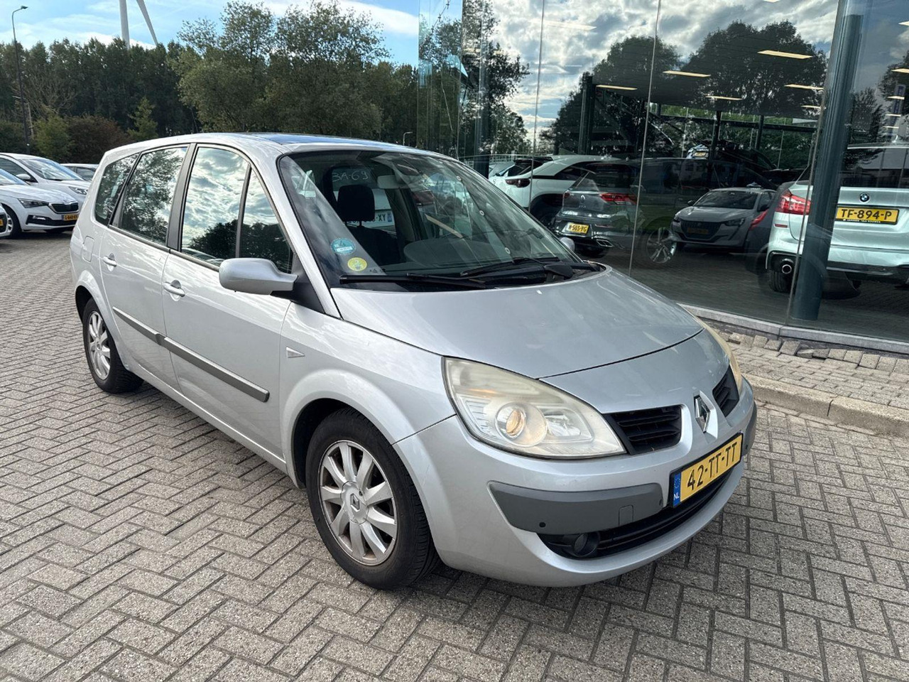Renault Grand Scénic 2.0 - 16V Business Line 7p. | 2007 | 209.583 km | Automaat | 42TTTT | NAP: Logisch - Coche: foto 2 Renault Grand Scénic 2.0 - 16V Business Line 7p. | 2007 | 209.583 km | Automaat | 42TTTT | NAP: Logisch - Coche: foto 2