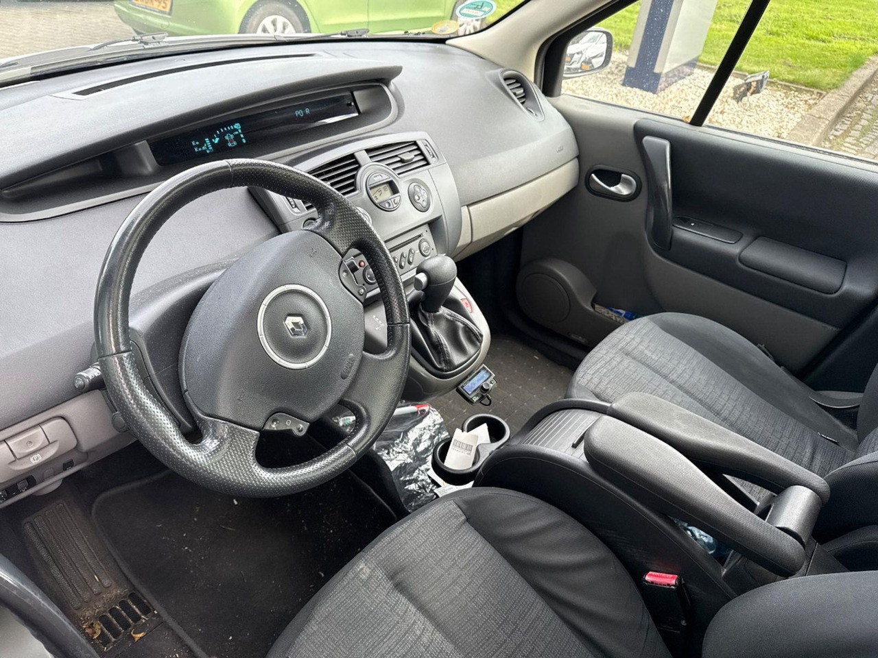 Renault Grand Scénic 2.0 - 16V Business Line 7p. | 2007 | 209.583 km | Automaat | 42TTTT | NAP: Logisch - Coche: foto 5 Renault Grand Scénic 2.0 - 16V Business Line 7p. | 2007 | 209.583 km | Automaat | 42TTTT | NAP: Logisch - Coche: foto 5