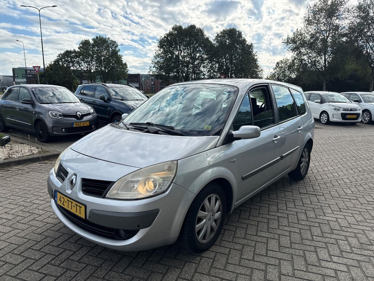 Renault Grand Scénic 2.0 - 16V Business Line 7p. | 2007 | 209.583 km | Automaat | 42TTTT | NAP: Logisch - Coche: foto 1 Renault Grand Scénic 2.0 - 16V Business Line 7p. | 2007 | 209.583 km | Automaat | 42TTTT | NAP: Logisch - Coche: foto 1