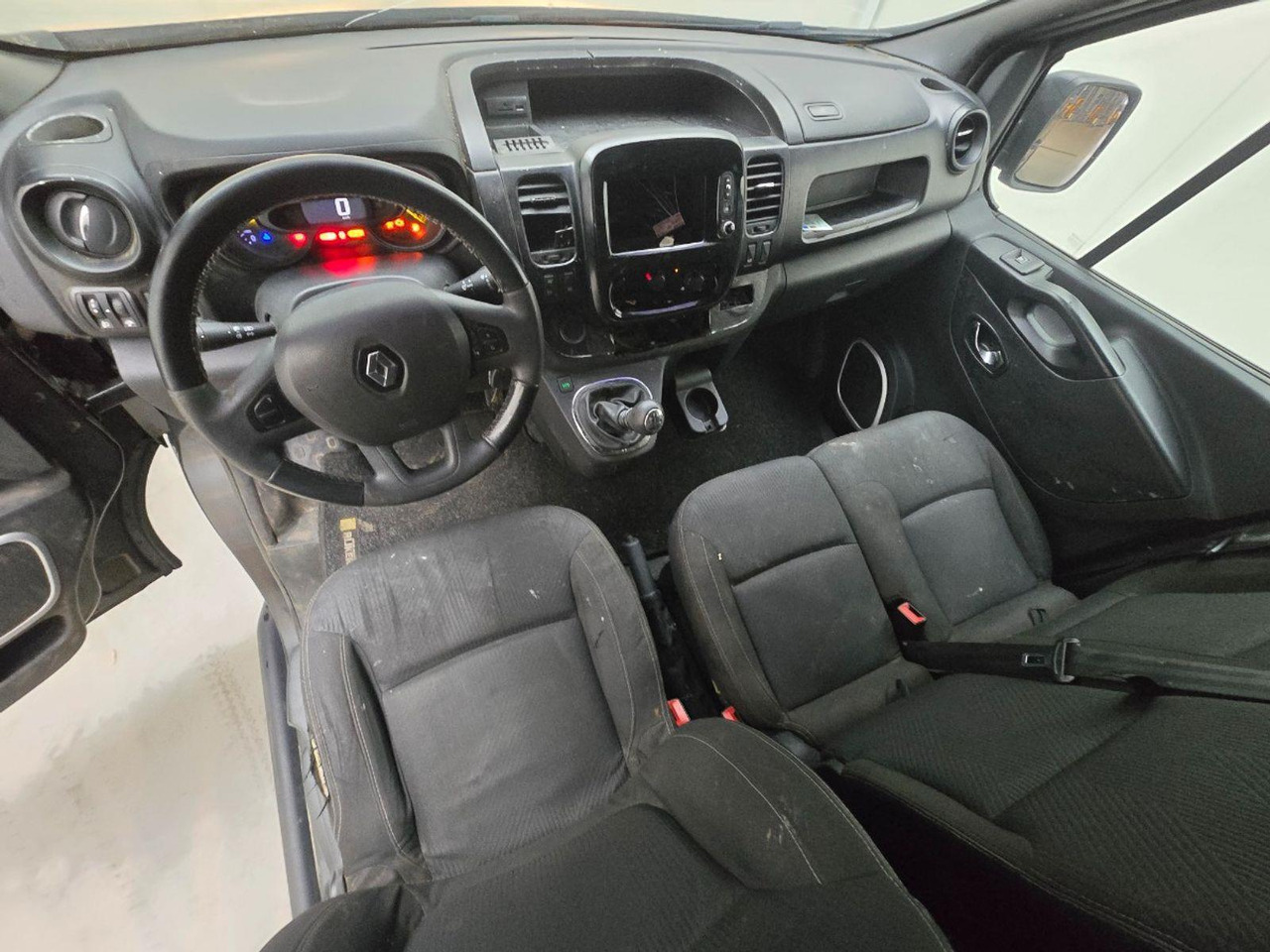 Renault Trafic 1.6 dCi T29 L2H2 Comfort Energy | 2015 | 305.750 km | VR261T | NAP: Logisch - Furgón: foto 5 Renault Trafic 1.6 dCi T29 L2H2 Comfort Energy | 2015 | 305.750 km | VR261T | NAP: Logisch - Furgón: foto 5