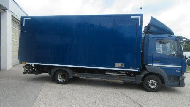 Mercedes-Benz 818L Koffer LBW, Seitentüre (GG 8,6 to.) - Furgoneta caja cerrada: foto 4 Mercedes-Benz 818L Koffer LBW, Seitentüre (GG 8,6 to.) - Furgoneta caja cerrada: foto 4