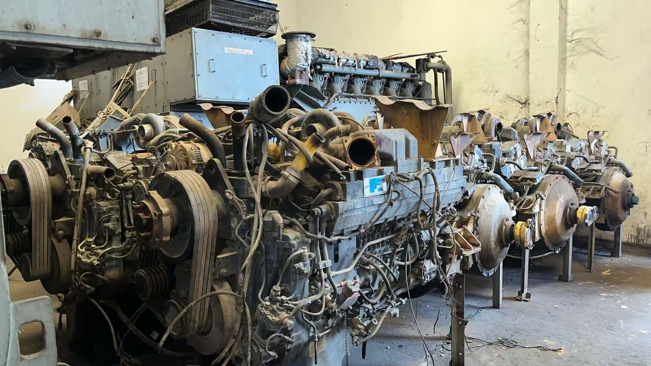 KOMATSU SA12V140-1 - Piezas de recambio: foto 4 KOMATSU SA12V140-1 - Piezas de recambio: foto 4