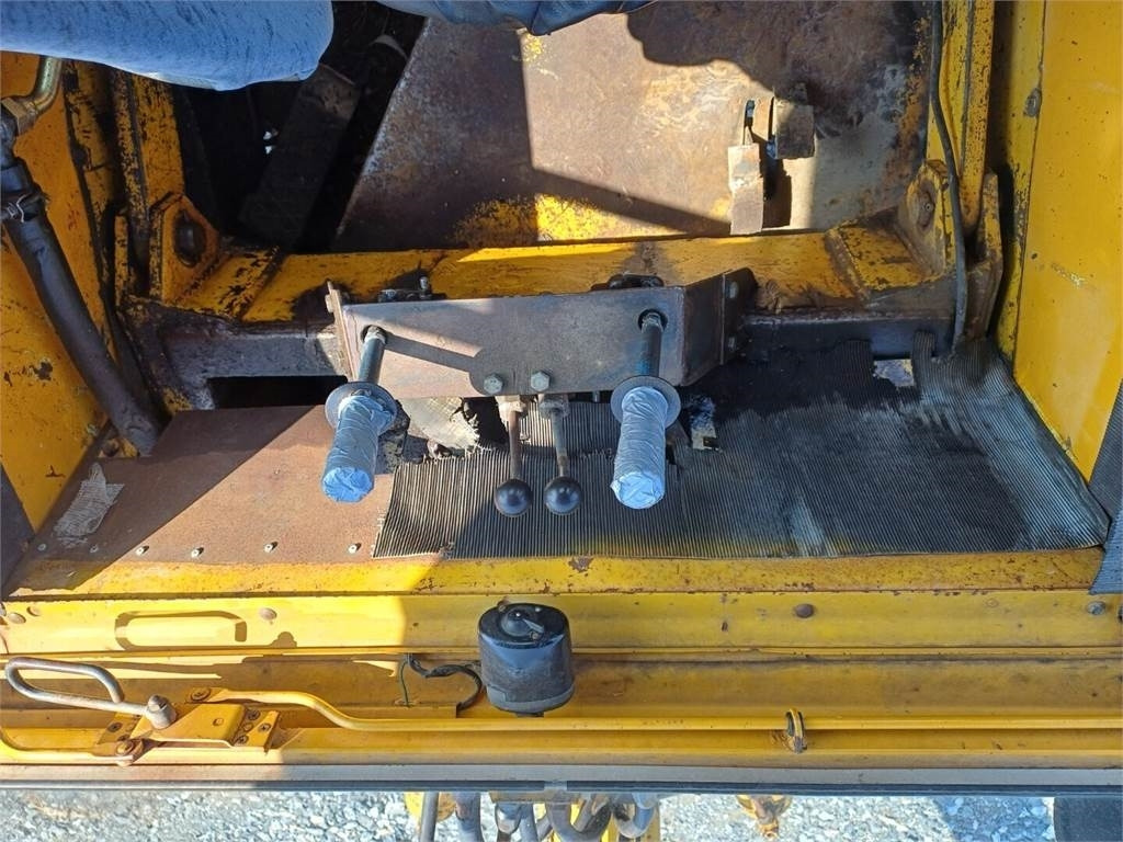 Retroexcavadora Massey Ferguson 50B traktorikaivuri: foto 12 Retroexcavadora Massey Ferguson 50B traktorikaivuri: foto 12