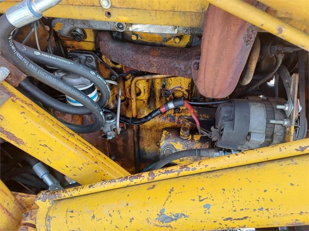 Retroexcavadora Massey Ferguson 50B traktorikaivuri: foto 9 Retroexcavadora Massey Ferguson 50B traktorikaivuri: foto 9