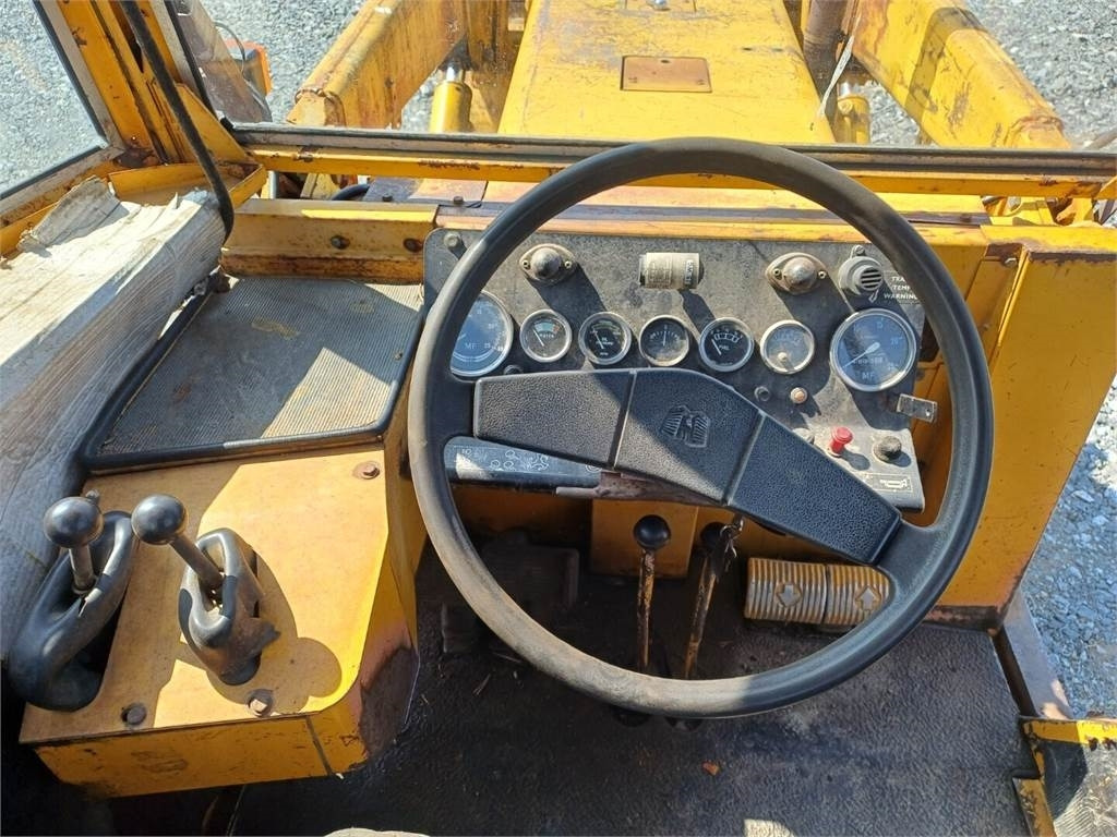 Retroexcavadora Massey Ferguson 50B traktorikaivuri: foto 13 Retroexcavadora Massey Ferguson 50B traktorikaivuri: foto 13