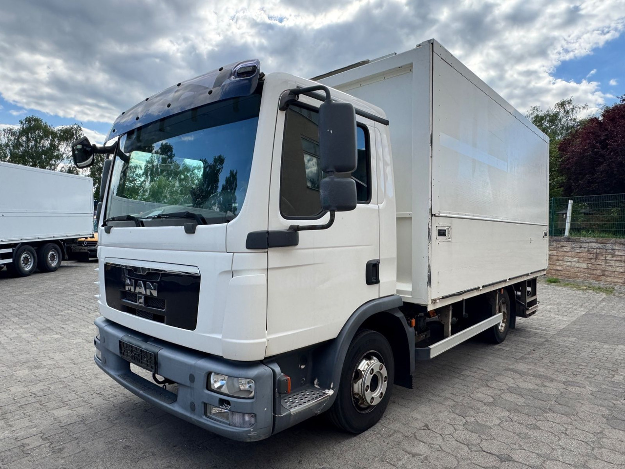 MAN TGL 8.180/2xAHK/Zertifikat/Schwenkwand - Camión transporte de bebidas: foto 2 MAN TGL 8.180/2xAHK/Zertifikat/Schwenkwand - Camión transporte de bebidas: foto 2