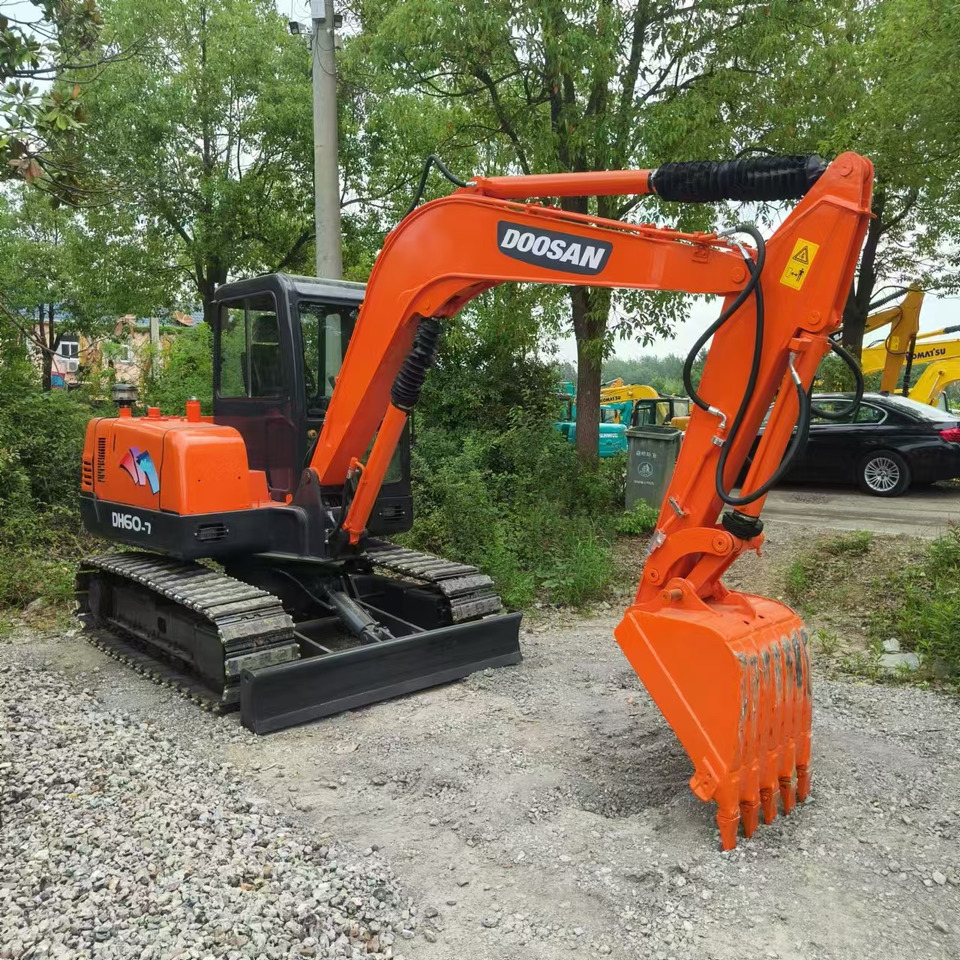 DOOSAN DH60 - Excavadora de cadenas: foto 1 DOOSAN DH60 - Excavadora de cadenas: foto 1