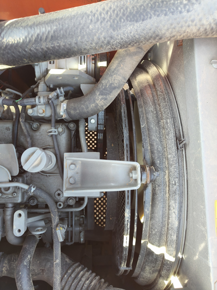 HITACHI ZX130H-5A - Excavadora de cadenas: foto 4 HITACHI ZX130H-5A - Excavadora de cadenas: foto 4