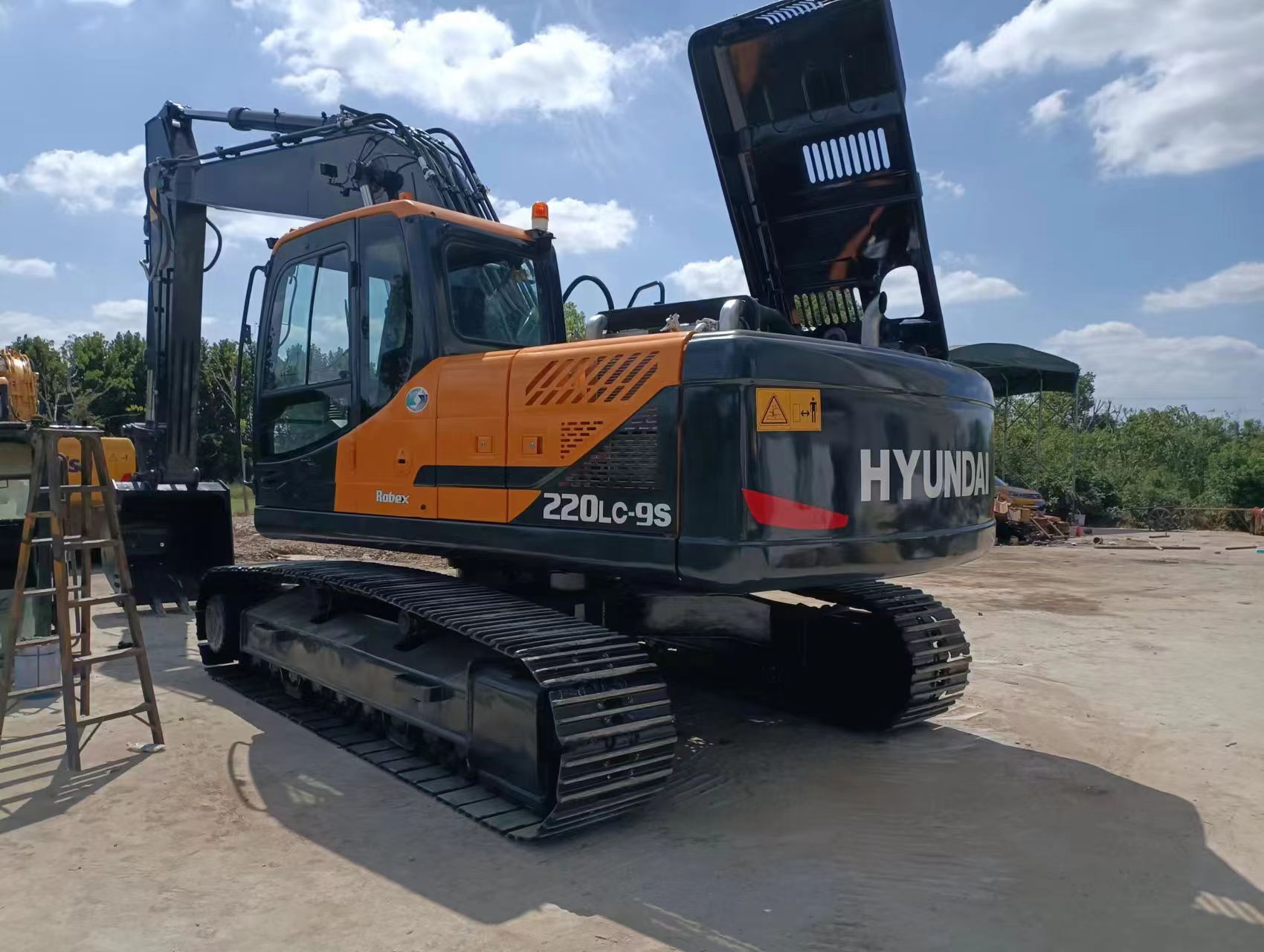 Hyundai 220 - Excavadora de cadenas: foto 3 Hyundai 220 - Excavadora de cadenas: foto 3
