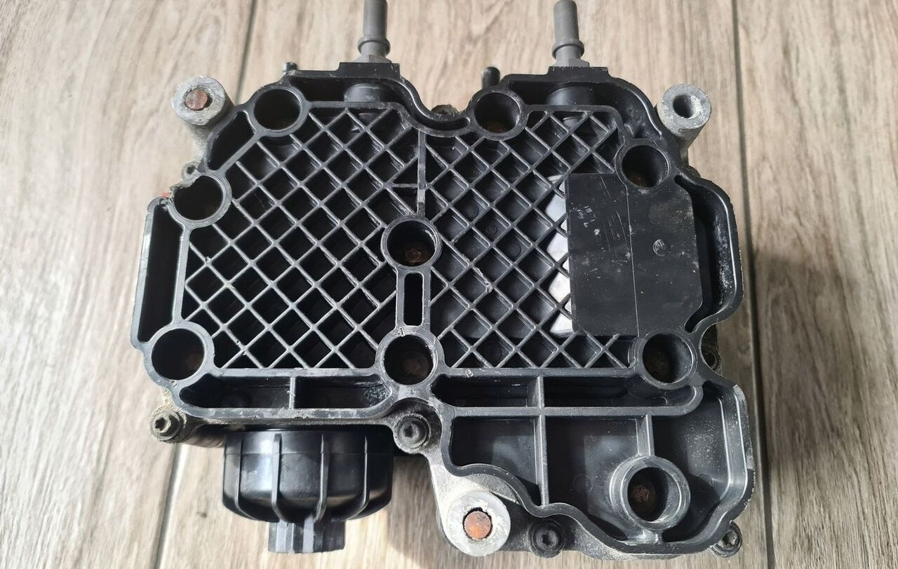 21574975 Volvo FH4 - Silenciador/ Sistema de escape para Camión: foto 2 21574975 Volvo FH4 - Silenciador/ Sistema de escape para Camión: foto 2