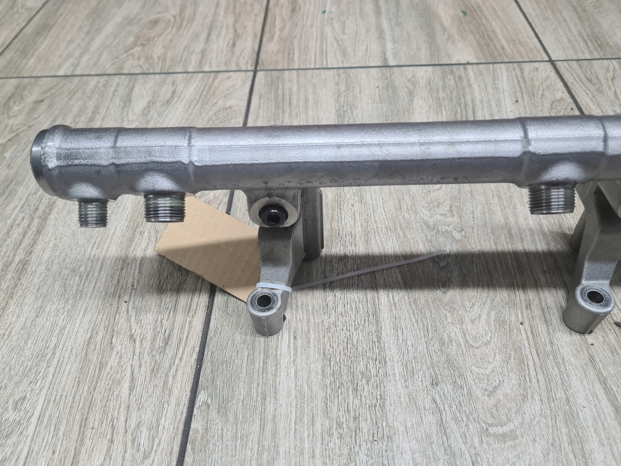 DELPHI LISTWA PALIWA PALIWOWA WTRYSKOWA VOLVO FH 16 D16K EURO 6 - Motor y piezas para Camión: foto 2 DELPHI LISTWA PALIWA PALIWOWA WTRYSKOWA VOLVO FH 16 D16K EURO 6 - Motor y piezas para Camión: foto 2