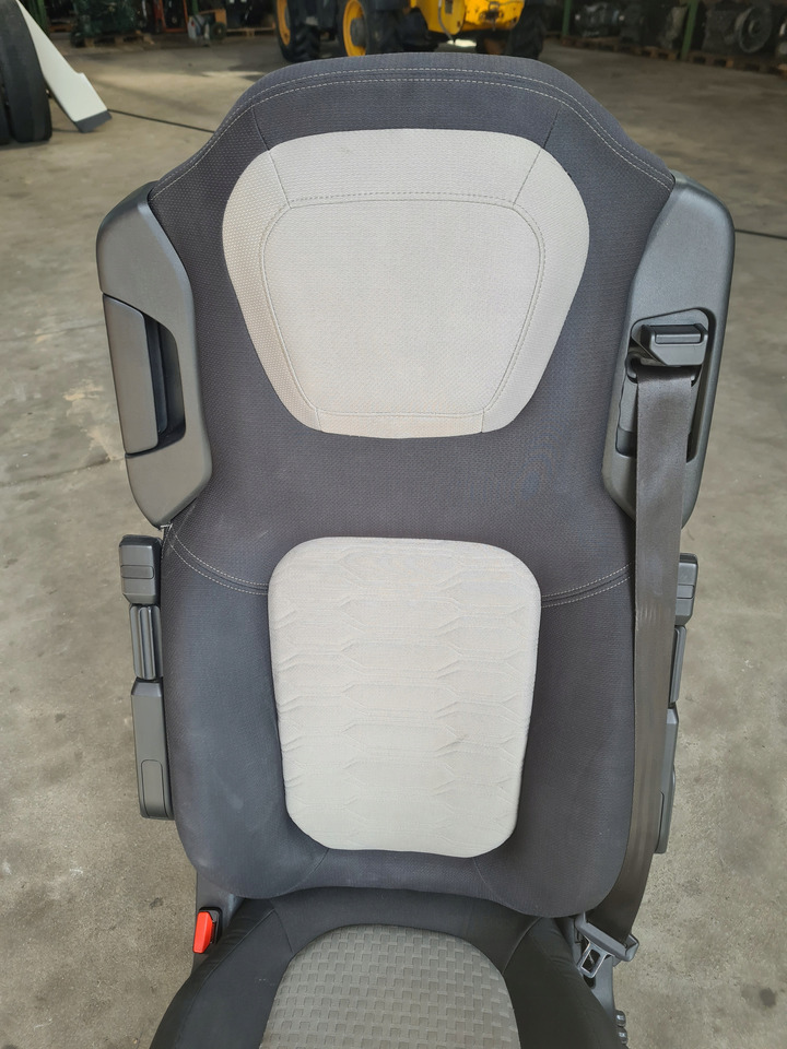 FORD FOTEL PNEUMATYCZY LEWY SIEDZENIE KIEROWCY FORD F-MAX 500 TRUCKS EURO 6 - Asiento para Camión: foto 4 FORD FOTEL PNEUMATYCZY LEWY SIEDZENIE KIEROWCY FORD F-MAX 500 TRUCKS EURO 6 - Asiento para Camión: foto 4