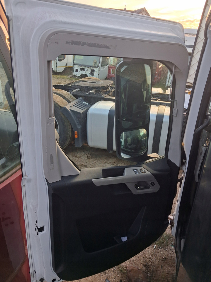 FORD KOMPLETNE LEWE FORD F-MAX 500 TRUCKS EURO 6 - Puerta y piezas: foto 4 FORD KOMPLETNE LEWE FORD F-MAX 500 TRUCKS EURO 6 - Puerta y piezas: foto 4