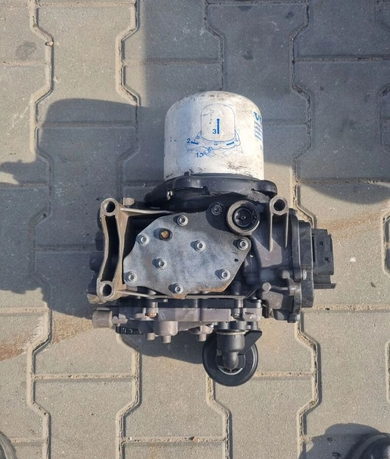 KNORR-BREMSE ZAWÓR OSUSZACZ POWIETRZA APM VOLVO FH 4 FM 4 FMX 4 EURO 6 - Piezas de freno para Camión: foto 1 KNORR-BREMSE ZAWÓR OSUSZACZ POWIETRZA APM VOLVO FH 4 FM 4 FMX 4 EURO 6 - Piezas de freno para Camión: foto 1