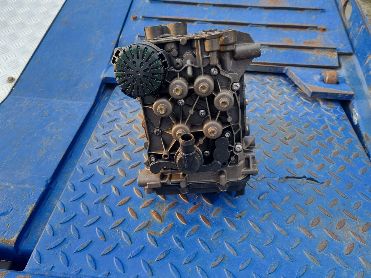 KNORR-BREMSE ZAWÓR OSUSZACZ POWIETRZA APM VOLVO FH 4 FM 4 FMX 4 EURO 6 - Piezas de freno para Camión: foto 5 KNORR-BREMSE ZAWÓR OSUSZACZ POWIETRZA APM VOLVO FH 4 FM 4 FMX 4 EURO 6 - Piezas de freno para Camión: foto 5