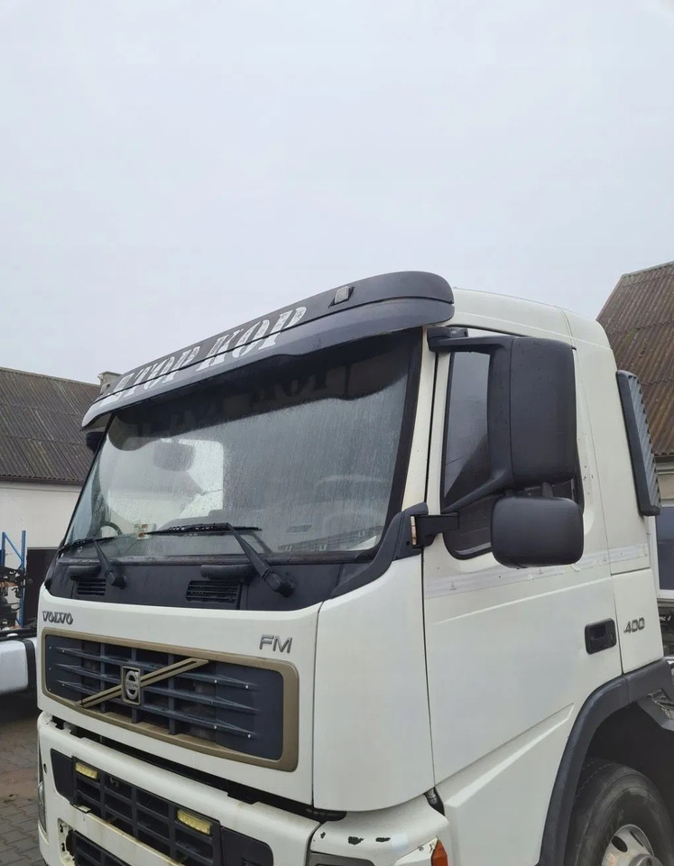 KOMPLETNA NISKA KRÓTKA DZIENNA VOLVO FM 13 - Cabina: foto 1 KOMPLETNA NISKA KRÓTKA DZIENNA VOLVO FM 13 - Cabina: foto 1