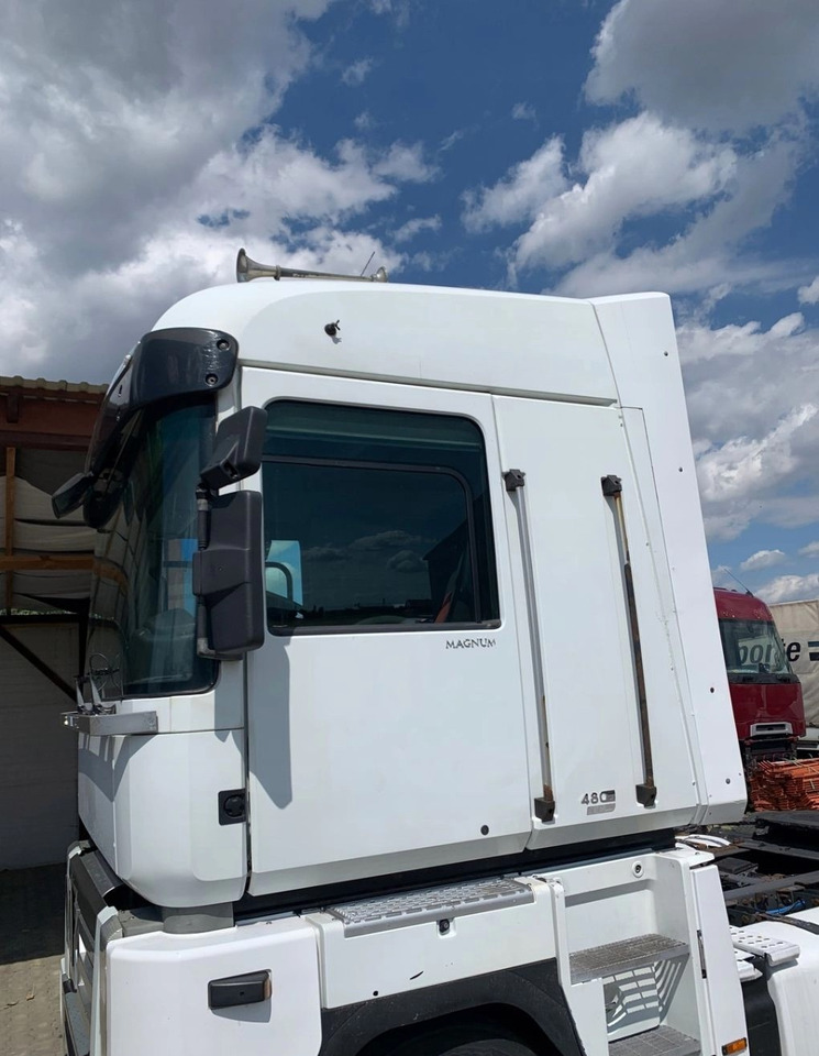 KOMPLETNA RENAULT MAGNUM DXI LFT VEGA RENAULT OE - Cabina: foto 4 KOMPLETNA RENAULT MAGNUM DXI LFT VEGA RENAULT OE - Cabina: foto 4