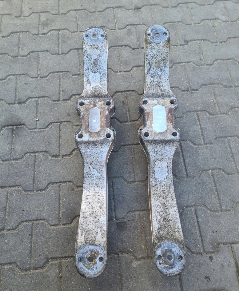 MOCOWANIE PRAWE LUB LEWE PODUSZEK ŁAPA KOŁYSKA DELFIN VOLVO FH 4 FH 5 22327290 - Suspensión: foto 2 MOCOWANIE PRAWE LUB LEWE PODUSZEK ŁAPA KOŁYSKA DELFIN VOLVO FH 4 FH 5 22327290 - Suspensión: foto 2