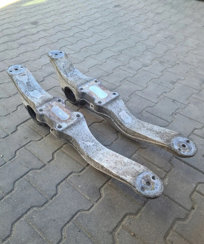 MOCOWANIE PRAWE LUB LEWE PODUSZEK ŁAPA KOŁYSKA DELFIN VOLVO FH 4 FH 5 22327290 - Suspensión: foto 1 MOCOWANIE PRAWE LUB LEWE PODUSZEK ŁAPA KOŁYSKA DELFIN VOLVO FH 4 FH 5 22327290 - Suspensión: foto 1