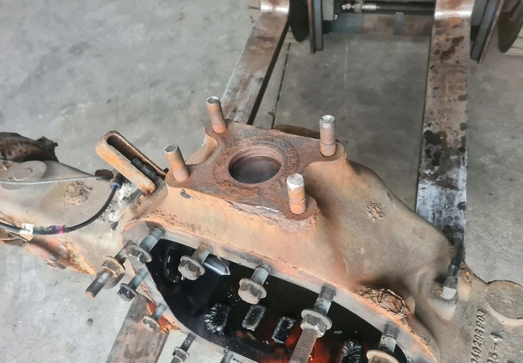 OBUDOWA MOSTU POCHWA NA ZWOLNICY VOLVO FH 4 FM 4 FH 5 FM 5 6x4 8x4 4x2 1048296 P03 - Caja de dirección: foto 5 OBUDOWA MOSTU POCHWA NA ZWOLNICY VOLVO FH 4 FM 4 FH 5 FM 5 6x4 8x4 4x2 1048296 P03 - Caja de dirección: foto 5