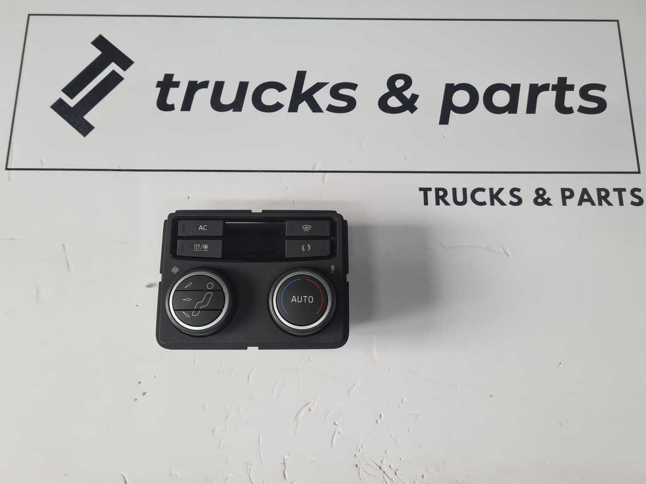 PANEL NAWIEWU OGRZEWANIA KLIMATYZACJI VOLVO FH 5 ORYGINAŁ 22711928 - Calefacción/ Ventilación: foto 1 PANEL NAWIEWU OGRZEWANIA KLIMATYZACJI VOLVO FH 5 ORYGINAŁ 22711928 - Calefacción/ Ventilación: foto 1
