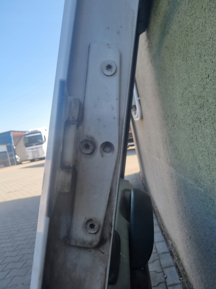 RENAULT DRZWI PRAWE KOMPLETNE RENAULT MAGNUM DXI 13 LIFT VEGA - Puerta y piezas para Camión: foto 5 RENAULT DRZWI PRAWE KOMPLETNE RENAULT MAGNUM DXI 13 LIFT VEGA - Puerta y piezas para Camión: foto 5