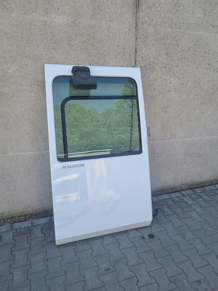 RENAULT DRZWI PRAWE KOMPLETNE RENAULT MAGNUM DXI 13 LIFT VEGA - Puerta y piezas para Camión: foto 1 RENAULT DRZWI PRAWE KOMPLETNE RENAULT MAGNUM DXI 13 LIFT VEGA - Puerta y piezas para Camión: foto 1