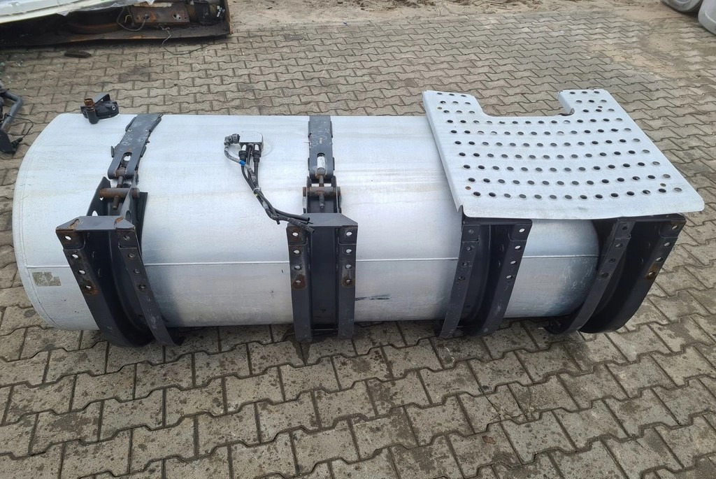 Renault 20873121 Premium Magnum DXI Gama T Volvo FH 13 790L - Depósito de combustible: foto 2 Renault 20873121 Premium Magnum DXI Gama T Volvo FH 13 790L - Depósito de combustible: foto 2