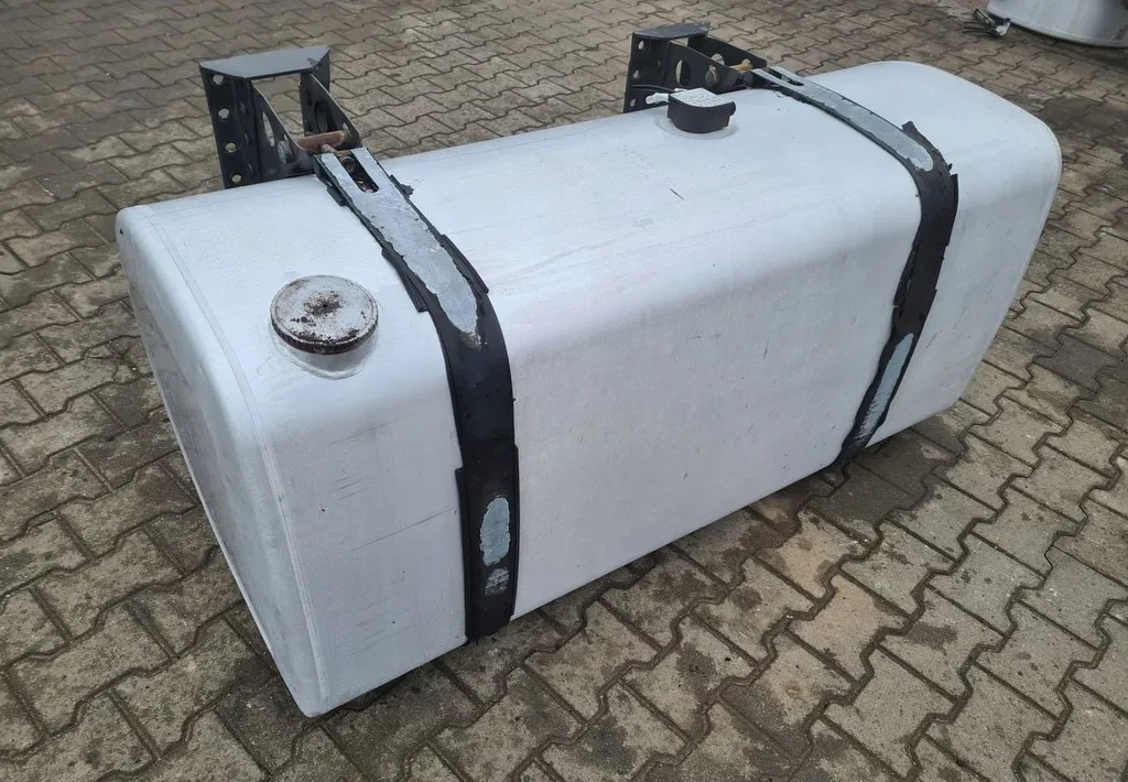 Renault 21889335 Premium Magnum DXI Gama T Volvo FH 13 - Depósito de combustible: foto 4 Renault 21889335 Premium Magnum DXI Gama T Volvo FH 13 - Depósito de combustible: foto 4