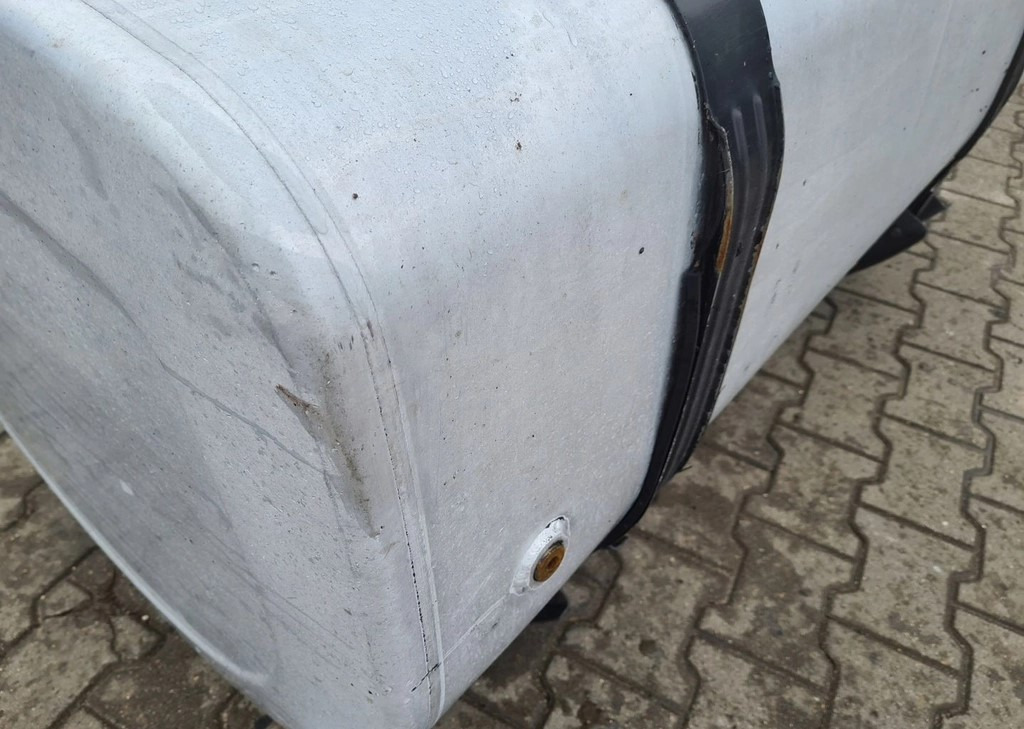 Renault 21889335 Premium Magnum DXI Gama T Volvo FH 13 - Depósito de combustible: foto 3 Renault 21889335 Premium Magnum DXI Gama T Volvo FH 13 - Depósito de combustible: foto 3