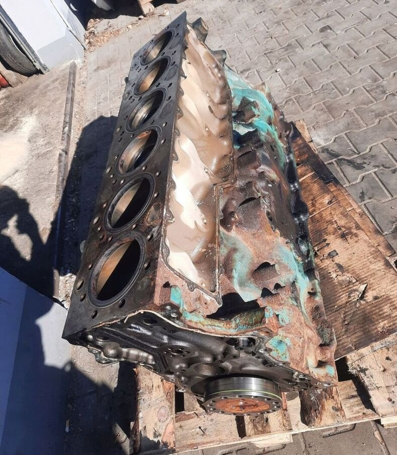 VOLVO BLOK Z WAŁEM I TŁOKAMI D13*399578* K1 Volvo FH 4 - Bloque de cilindros para Camión: foto 5 VOLVO BLOK Z WAŁEM I TŁOKAMI D13*399578* K1 Volvo FH 4 - Bloque de cilindros para Camión: foto 5