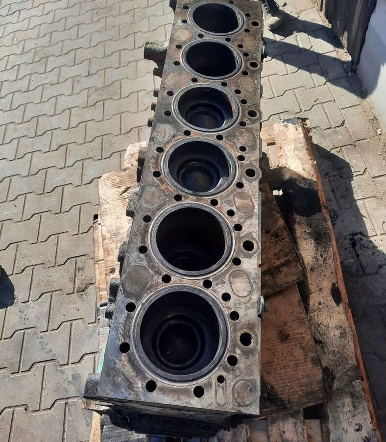 VOLVO BLOK Z WAŁEM I TŁOKAMI D13*399578* K1 Volvo FH 4 - Bloque de cilindros para Camión: foto 3 VOLVO BLOK Z WAŁEM I TŁOKAMI D13*399578* K1 Volvo FH 4 - Bloque de cilindros para Camión: foto 3